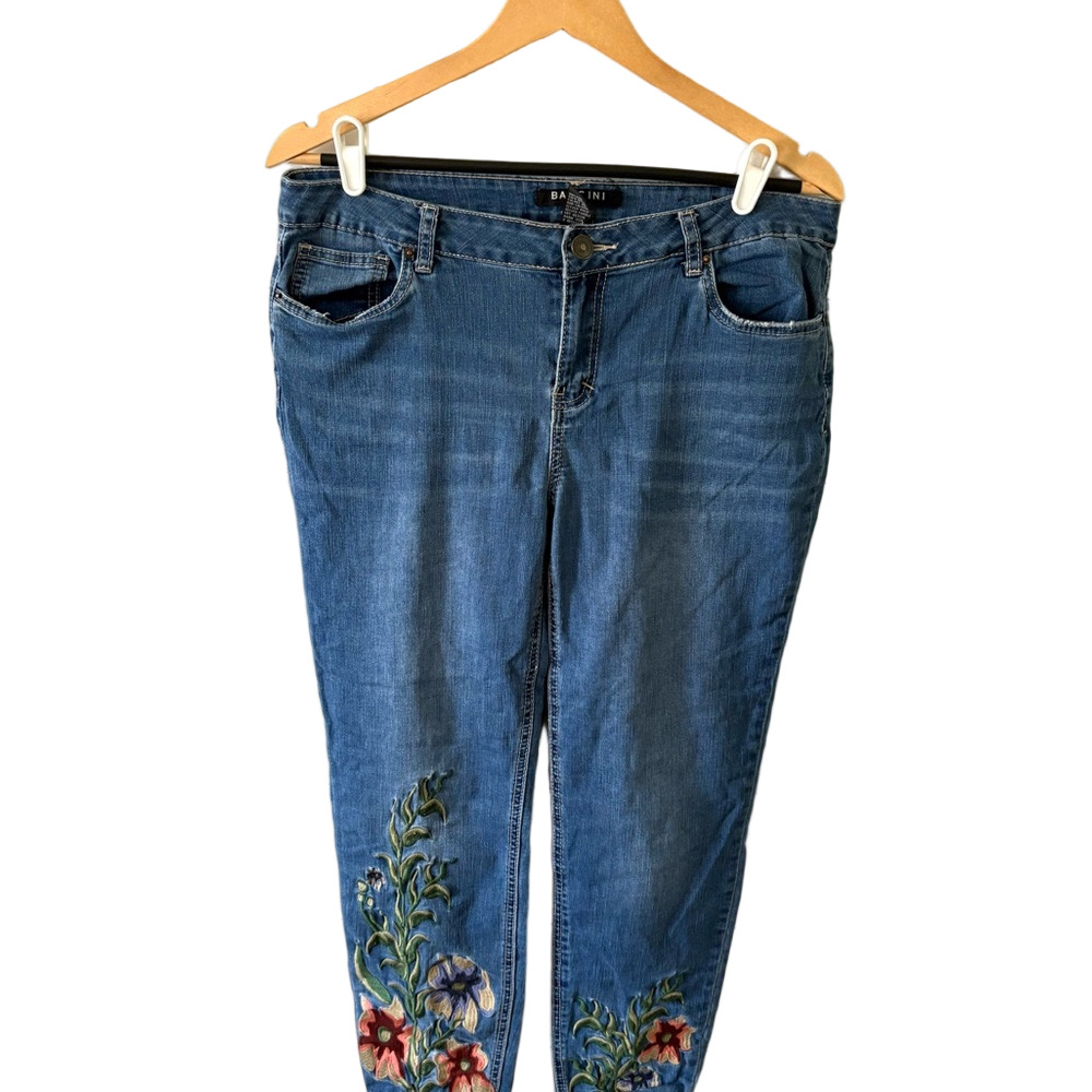 Baccini Blue Cropped Jeans with Floral Embroidery